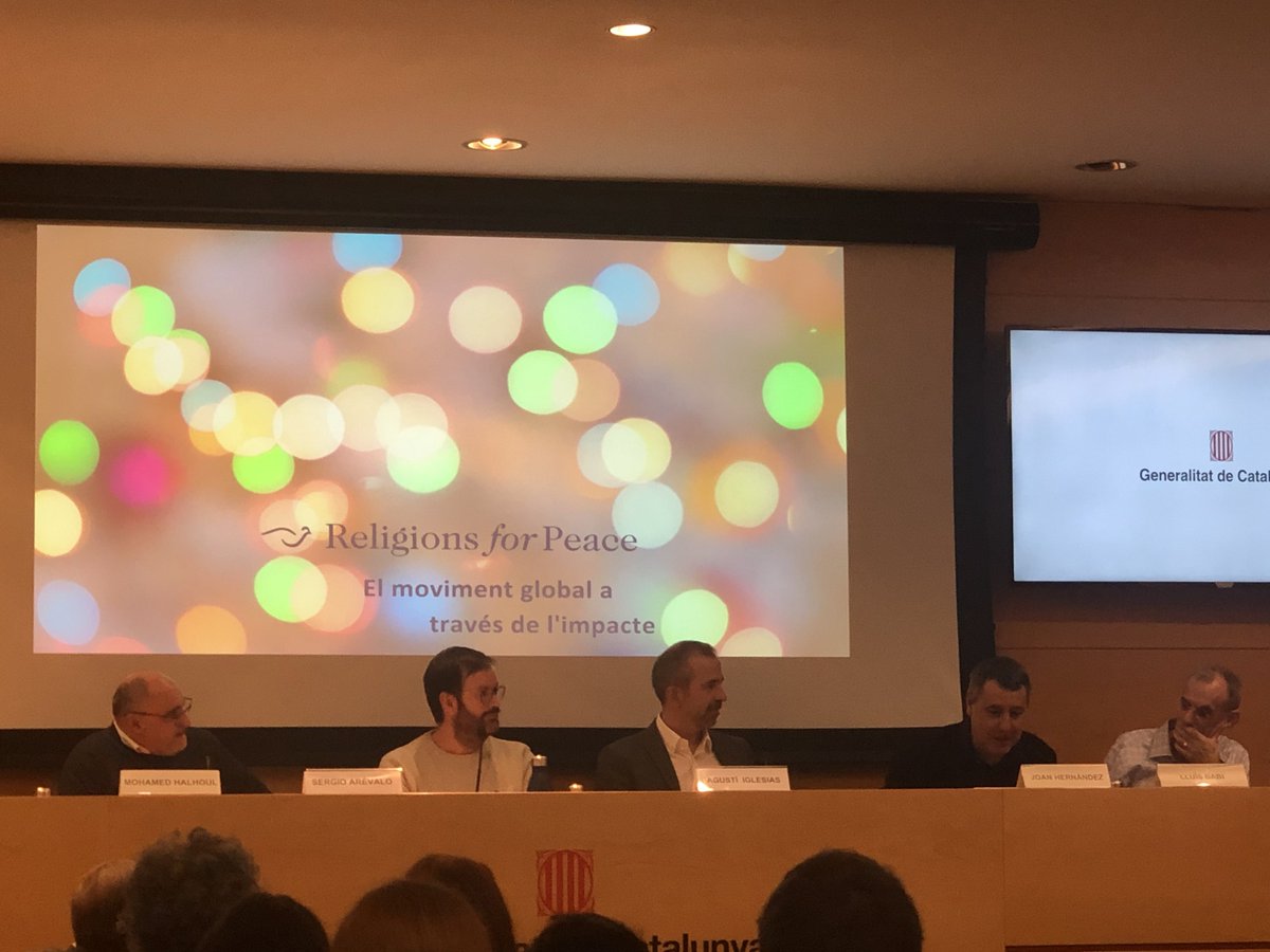 EloiNortes's tweet photo. Per acabar, @HernandezSerret de @religions4peace :
• Els canvis demanen trencar estereotips, sense por,amb confiança.
• Acceptar la diversitat és estimar allò que desconec i/o no estic d’acord.
• L’acció no té sentit sense context.
• L’èxit del futur està en la col·laboració. https://t.co/6PqAUXTB0F