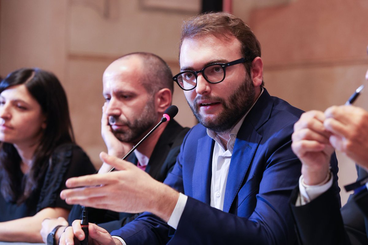 #Empoli #Consigliocomunale
Bilancio, contributi per il Natale in centro e nelle frazioni
L'atto è passato in Consiglio comunale. Adeguamento dei costi per la piscina comunale
 shorturl.at/ilTCa