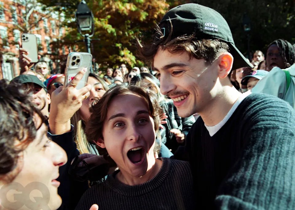 give Bowen Fernie a pulitzer for being the only press photog to get these shots

gq.com/story/timothee… <a href="/GQMagazine/">GQ Magazine</a>