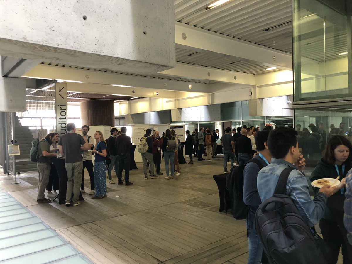 CRGenomica's tweet photo. Happening now! 
@BCNCollab Symposium “Modelling biology across scales”

Organized by @Nora_S_Martin and @rmartinezcorral, the meeting showcases applications of computational, mathematical and theoretical methods in biology, ranging from single molecular structures to tissues and populations.

With 12 invited speakers, 20 flash talks and over 70 posters!