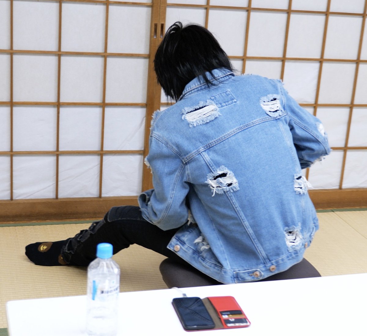 staff_katoy's tweet photo. このGジャンめっさ着心地良かったヤツ💙🖤そして中にはおヴェルサーチさまが♪

jacket ＃FOREVER21
T-shirt ＃VERSACE
pants ＃CHRISTIANDADA https://t.co/AVnYQtvAFl