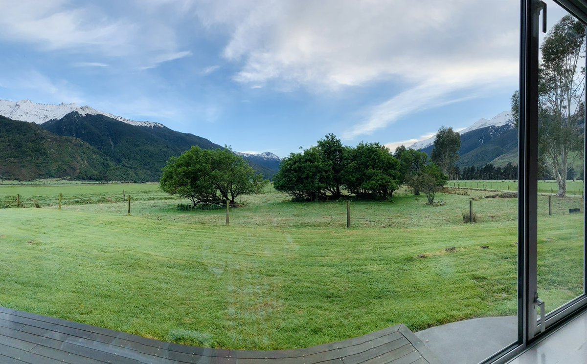 Rocket0764's tweet photo. Decent morning……till the rain arrives🤦‍♂️😂
#kitchenviews🤙 https://t.co/bwzPFDj0il