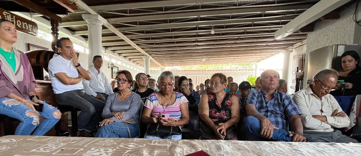 ADOrg_Laraof's tweet photo. #29Oct Reunión de CES planificando gira administrativa y actividades en nuestro estado, con nuestra dirigencia y militancia. https://t.co/H2Mc2zJ7f8