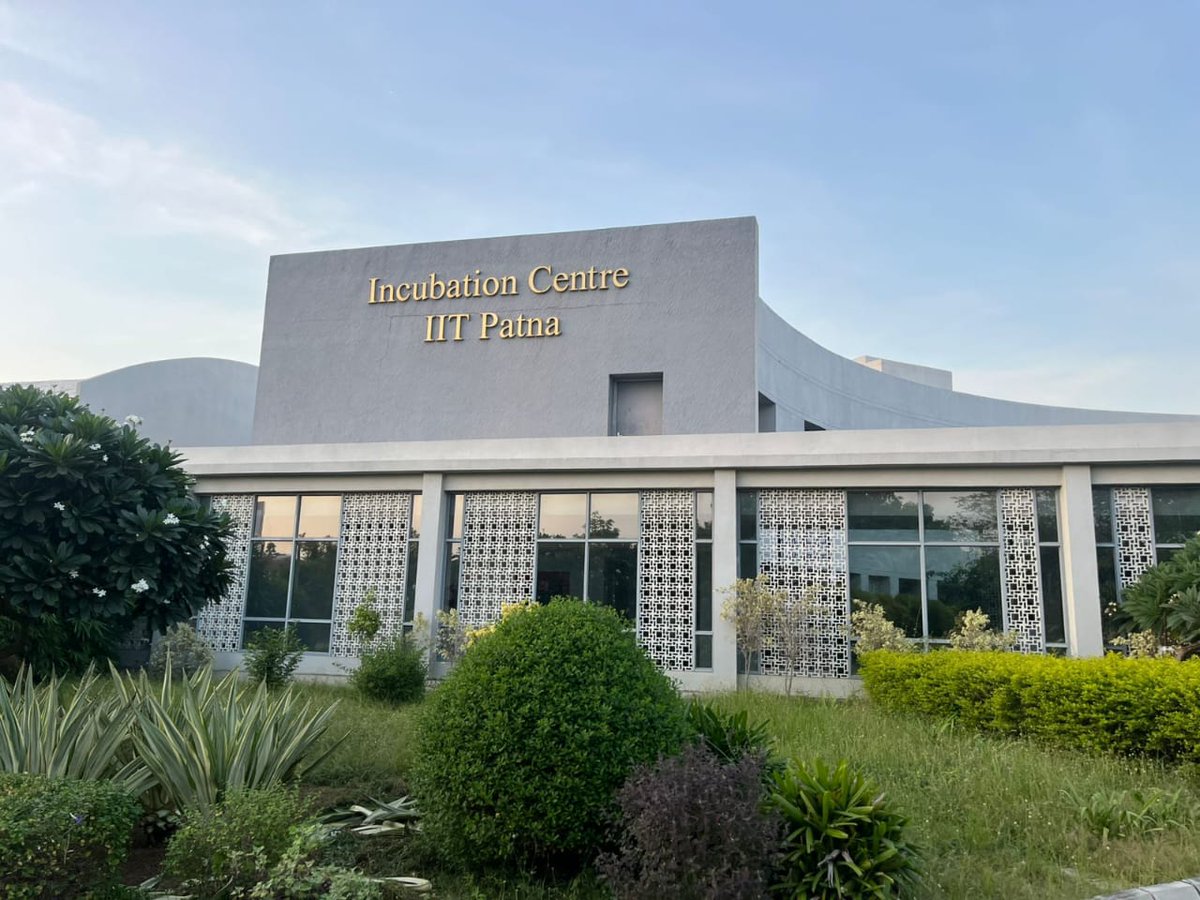 ecelliitp's tweet image. We had an insightful visit to the IITP Incubation Centre!🚀We explored the innovation hub,interacted with startups and gained valuable insights into the journey from ideas to impactful ventures.
#Innovation #StartupEcosystem #ECELLIITP #Entrepreneurship #BuildingTheFuture