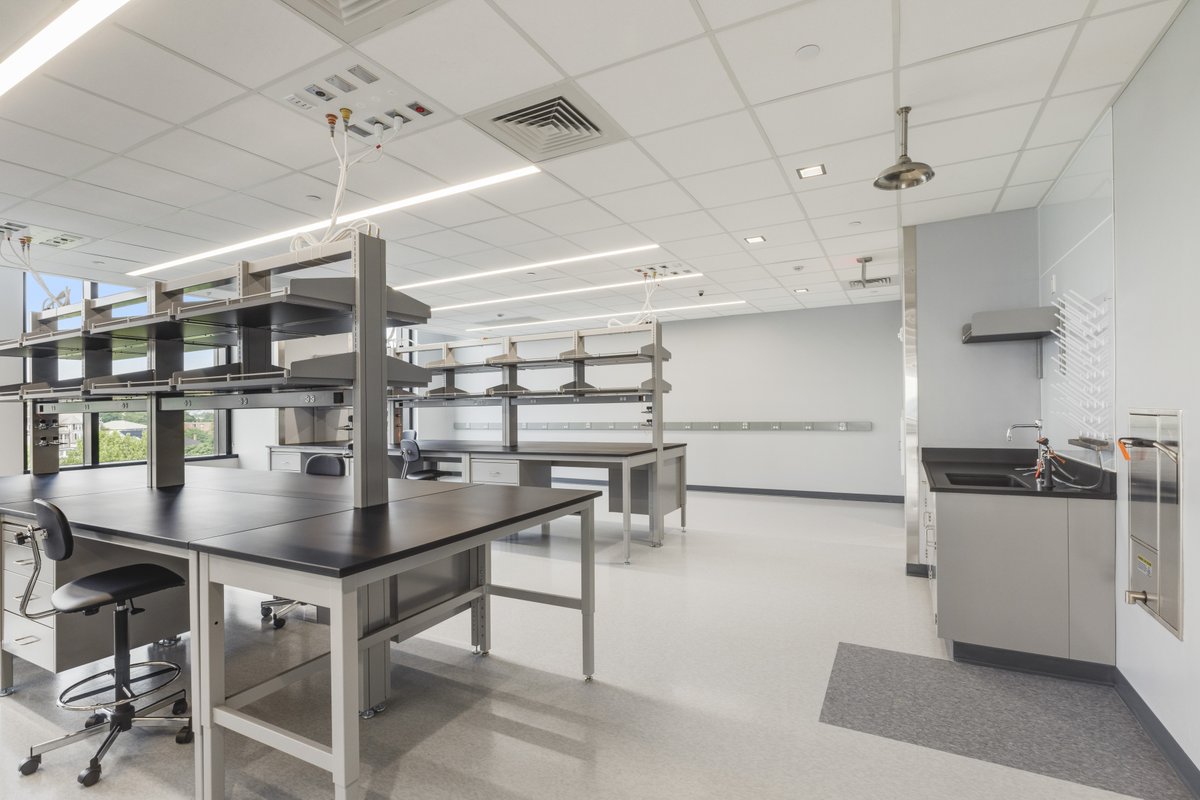 Our five new lab spec suites at 10 Prospect Street are ready for immediate occupancy. 
10 Prospect features:

🔬 196,000 RSF in seven stories
🔬LEED Gold and Wired Score Platinum infrastructure
🔬Bike parking
🔬Locker rooms
🔬Outdoor terrace

Learn more: discoverusq.com