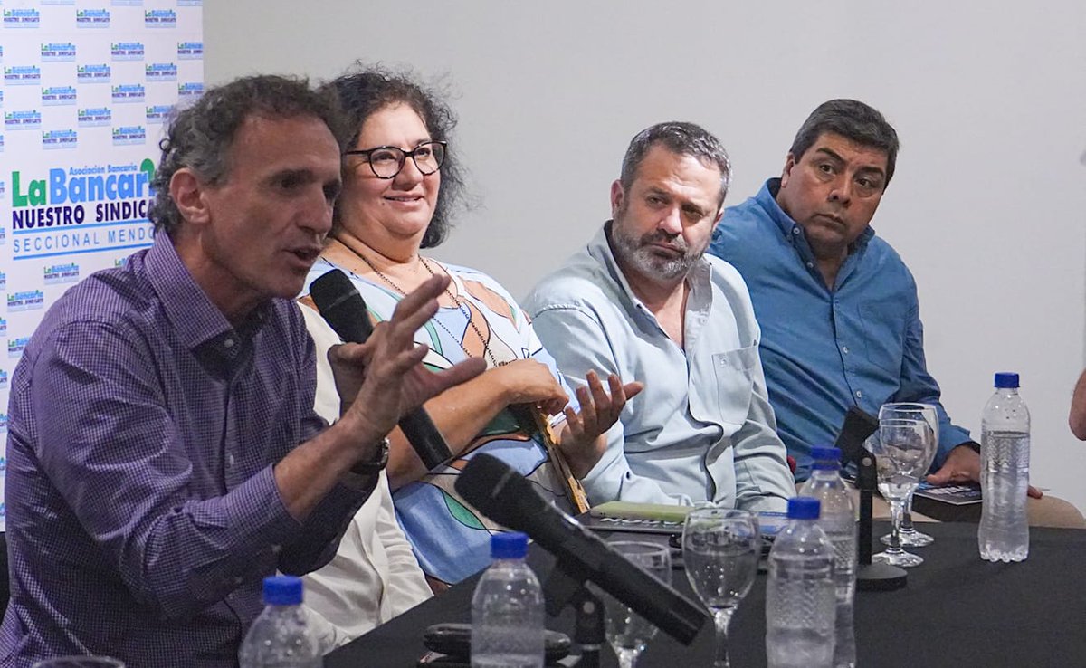 CtaMza's tweet photo. 👉🏻 En el marco del #ApagónNacional contra los tarifazos, el Min de Infraestructura y Servicios Públicos de BsAs, @gkatopodis visitó Mendoza.

Este jueves, de 21 a 21.10 hs, cada uno desde su lugar apaguemos la luz por #TarifasJustas y en rechazo al ajuste de Milei.

#NoAlTarifazo https://t.co/3JdHlnHTvj