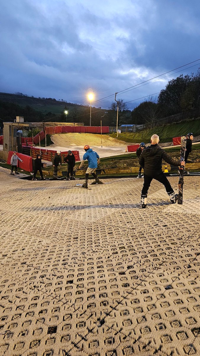 GilmourNeilPhys's tweet photo. It's that time of year again! Back at Newmilns slope with a new group of beginner skiers to prep for Bormio 2025!⛷️🏔
@GearupGreenwood https://t.co/vln93N0mou