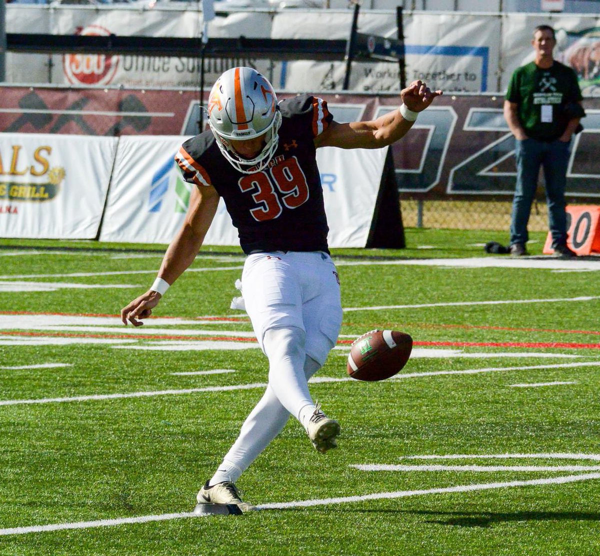 Excited to set a new record for touchbacks in a single game (10) for <a href="/MonTechFootball/">Montana Tech Football</a>! Big shoutout to the offense, defense, my teammates, and coaches for putting me in a position to achieve this! All Glory to God. Roll Diggs ⚒️