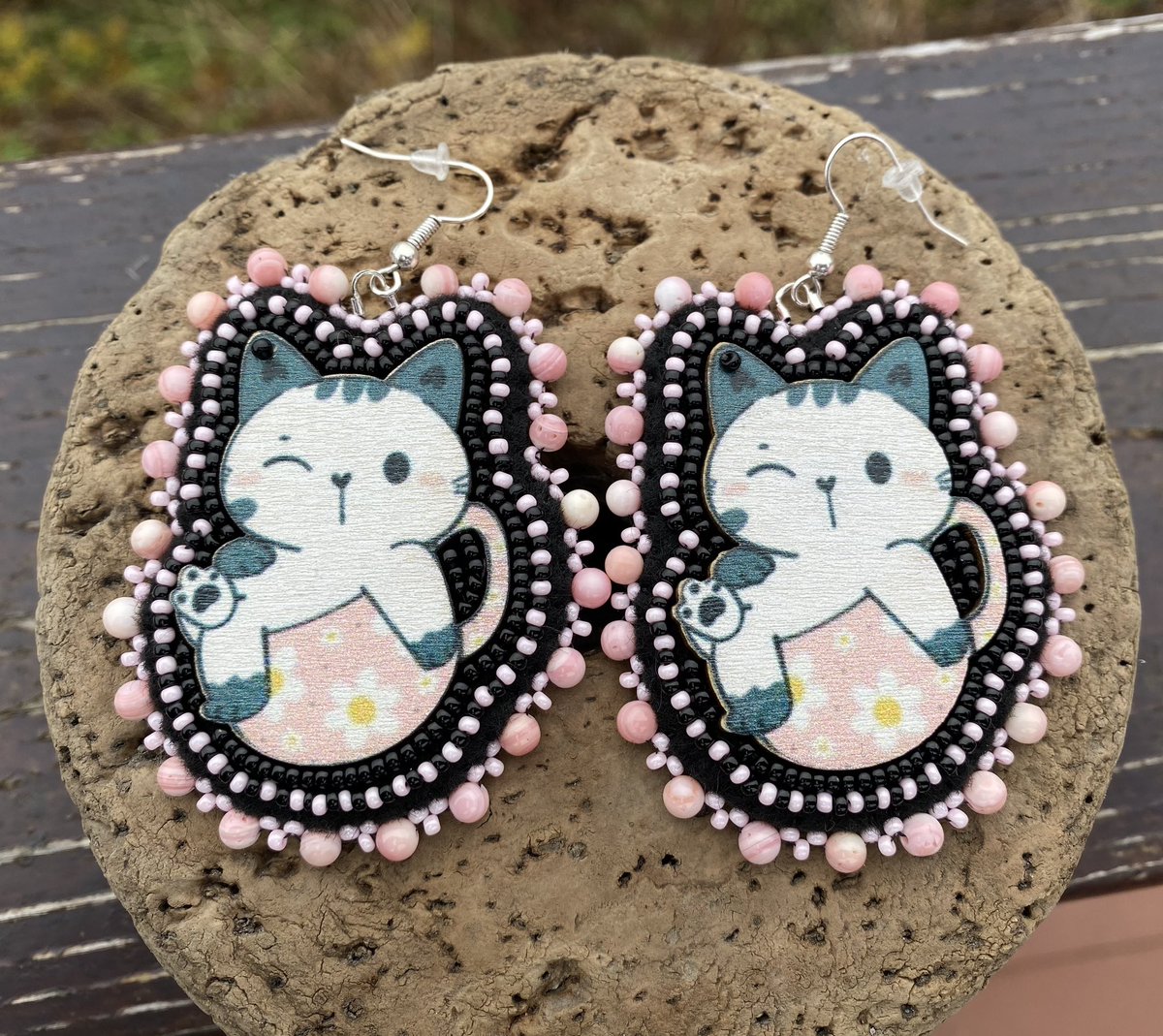 aidfleek's tweet image. $80 Espresso ☕️ anyone? Meow! Free shipping w code YODA at checkout 🐈
#Coffee #coffeecat 
look-beadwork.myshopify.com