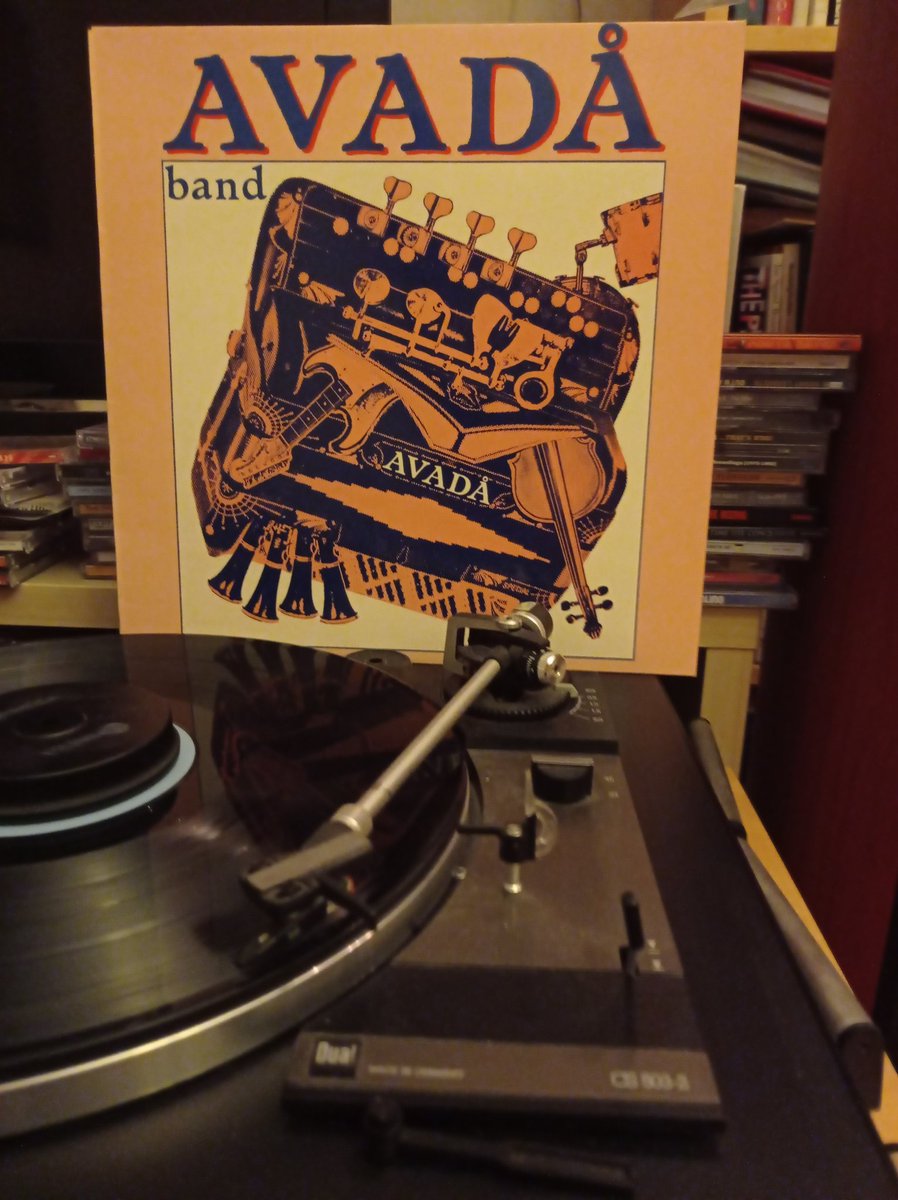 På min grammofon ikväll: Avadå band med debutplattan från -85. En platta som jag letat länge efter. Vilka musiker! 
"Om jag hade pengar för mina böjsor, skulle ja' syppa dom upp ikväll och svärta röven och dansa naken och va livad och glad och säll" 🎶🎶