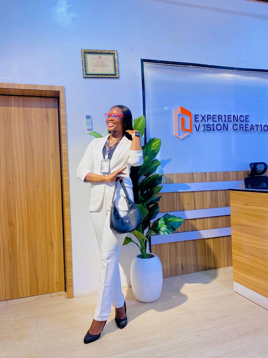 _mhedey's tweet photo. In January, I was a girl lost and uncertain about my next steps after NYSC. I felt overwhelmed and downcast, but MERCY SAID NO! Looking back on how far God has taken me, all I can say is thank you, Jesus. This is Olamide, a girl who has experienced God’s help. https://t.co/2nnUa0FSGx