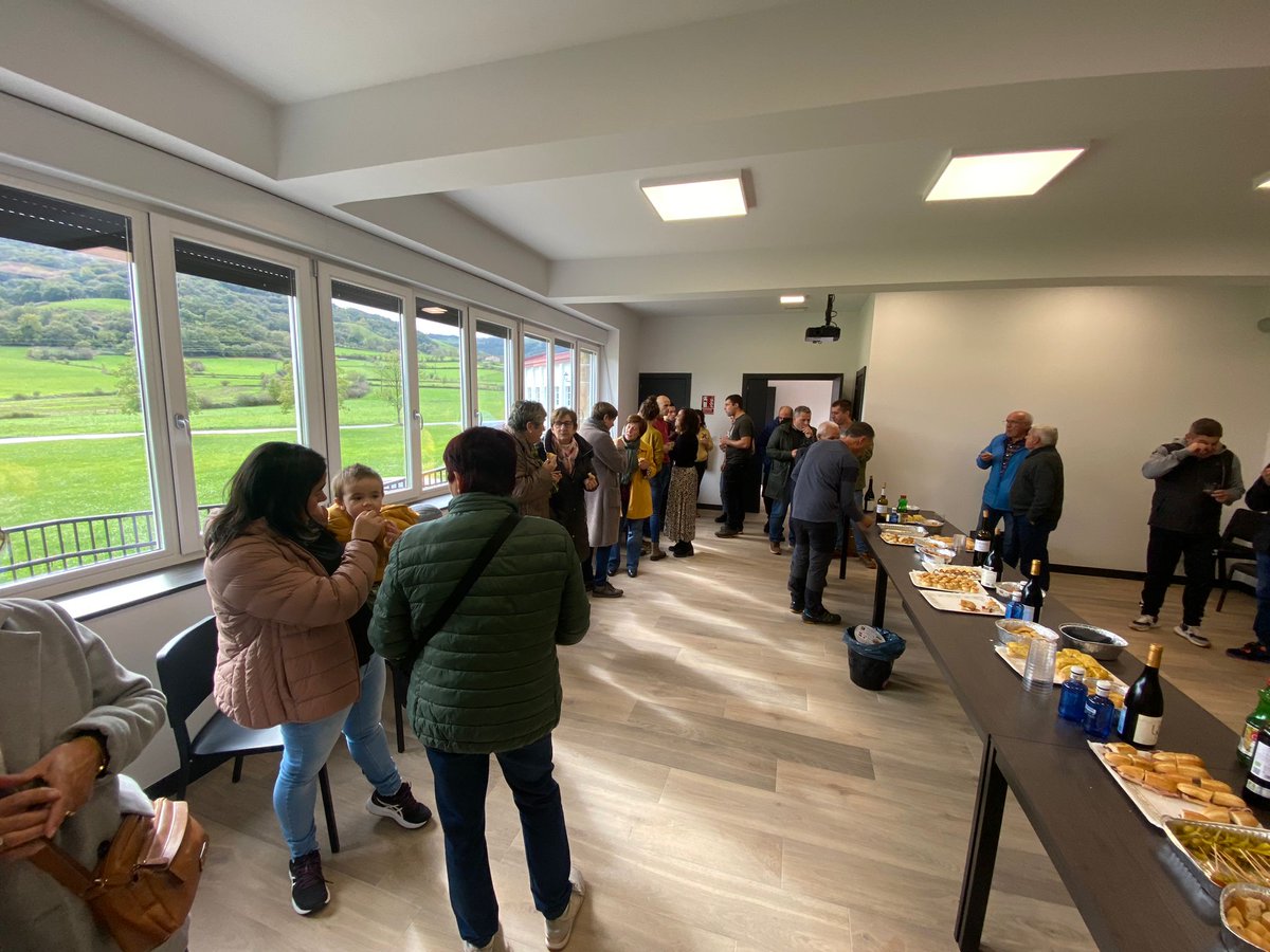 AcoaAke's tweet photo. 📌 El #concejo de #Lezama ha inaugurado su centro social tras las obras de reforma

#PlanForal @Araba #ForuPlana

📍 Lezamako #kontzeju|ak zentru soziala inauguratu du berritze lanen ostean

@AmurrioUdala @aiarakuadrilla #Araba #Alava https://t.co/TQXG8EQKJh