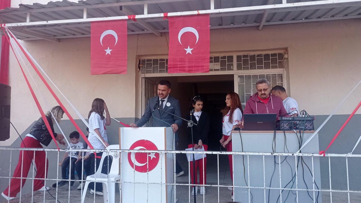 Elvanlioo's tweet photo. Cumhuriyet Bayramı ve Okulumuzun 100. Yılını birlikte kutladık. Nice yüz yıllarımız olsun. https://t.co/Ws4tCUU1d6