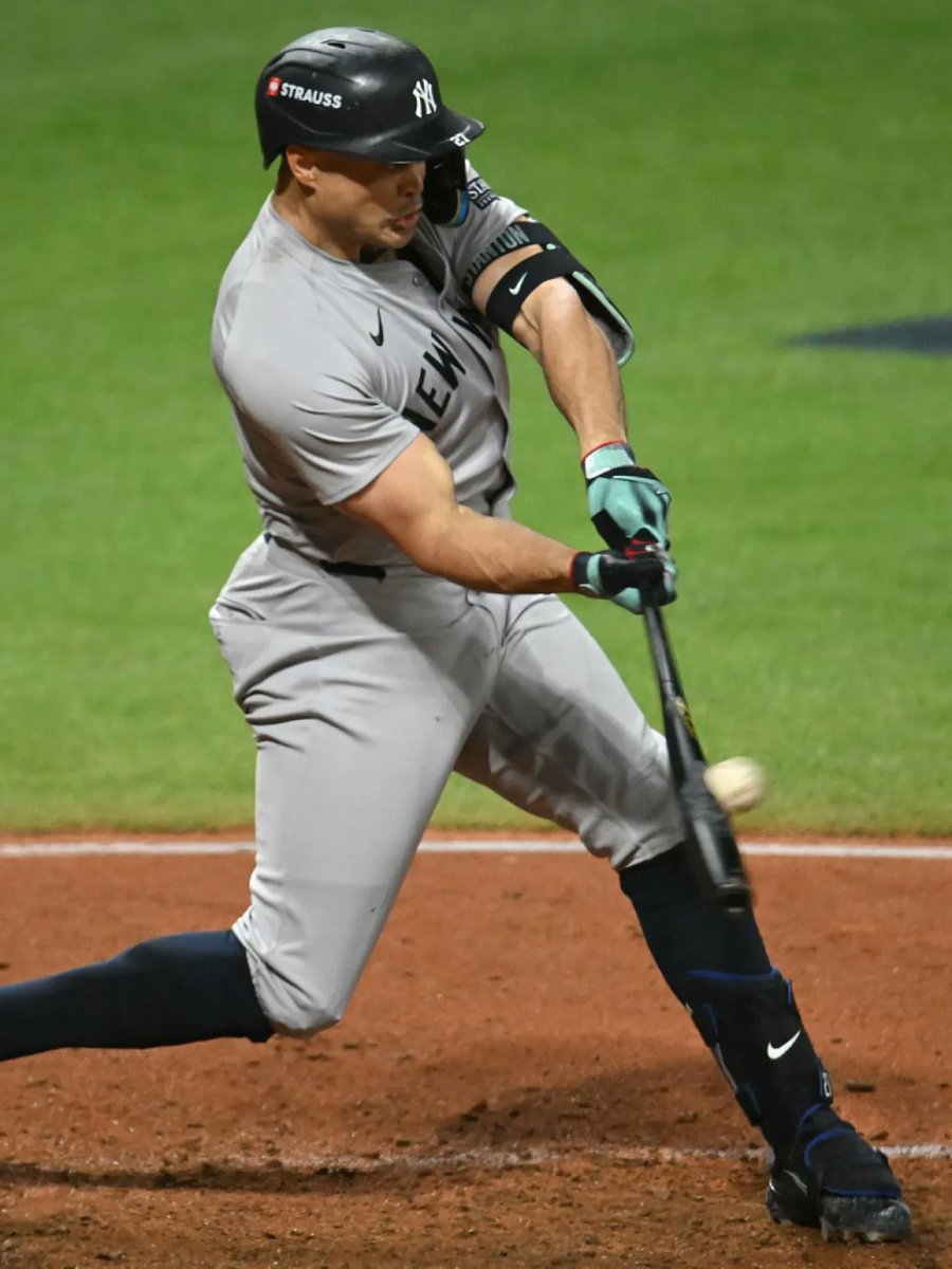 PAlonsoR's tweet photo. Giancarlo Stanton this World Series:

.308 AVG, 1 HR, 3 RBIs, .615 SLG, .923 OPS

The only redeemable thing about the team along with Soto https://t.co/jkjryTszrG
