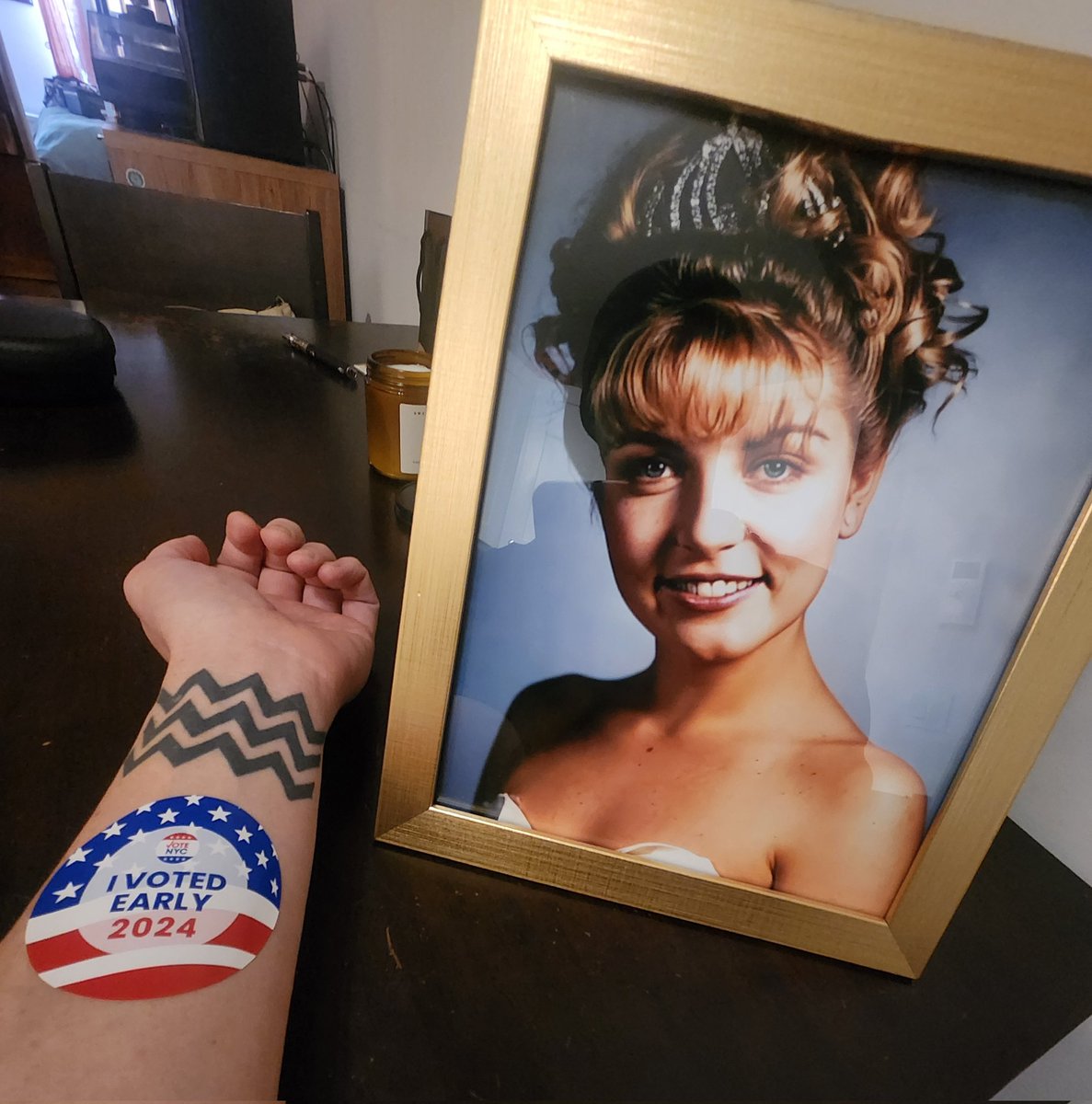 House7A's tweet photo. @mfrost11 Voted early in NYC so I could get back to the lodge and my laura https://t.co/rbhxy6ttcZ