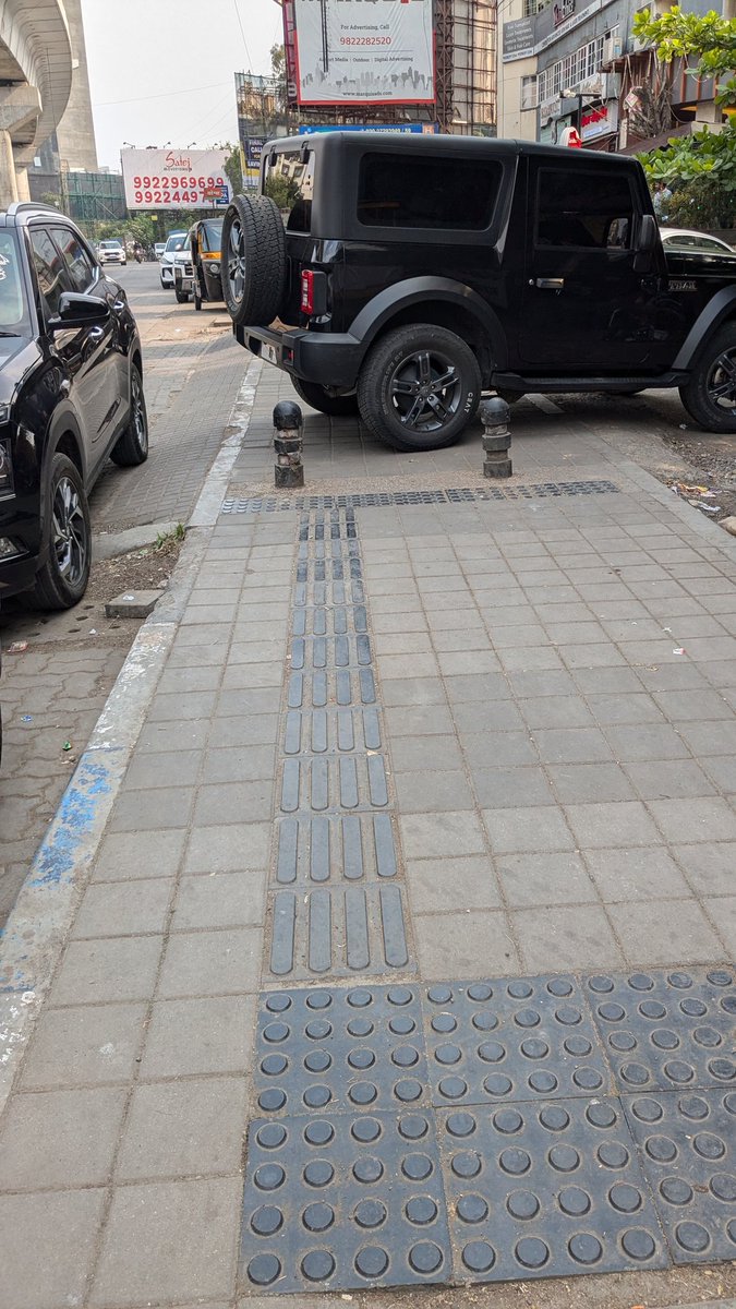 AsitVadhavkar's tweet photo. @nachiket1982 @PuneCityTraffic @CPPuneCity @mohol_murlidhar @Dev_Fadnavis Tinted glasses fancy number plates are now quite common in Pune. This vehicle was parked on Baner road this afternoon blocking the footpath. https://t.co/INhpkbfcl7