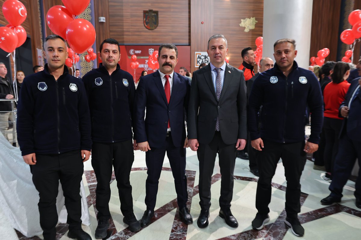 sivasbeltr's tweet photo. Başkanımız Dr. Adem Uzun ve Eşi Lütfiye Uzun hanımefendi, Cumhuriyetimizin 101. yılı ve Cumhuriyet Bayramı nedeniyle Valiliğimiz tarafından düzenlenen resepsiyona katıldı.

Davetlilerle yakından ilgilenen Başkanımız Uzun ve eşi Lütfiye Uzun hanımefendi, konukların Cumhuriyet Bayramlarını tebrik etti.