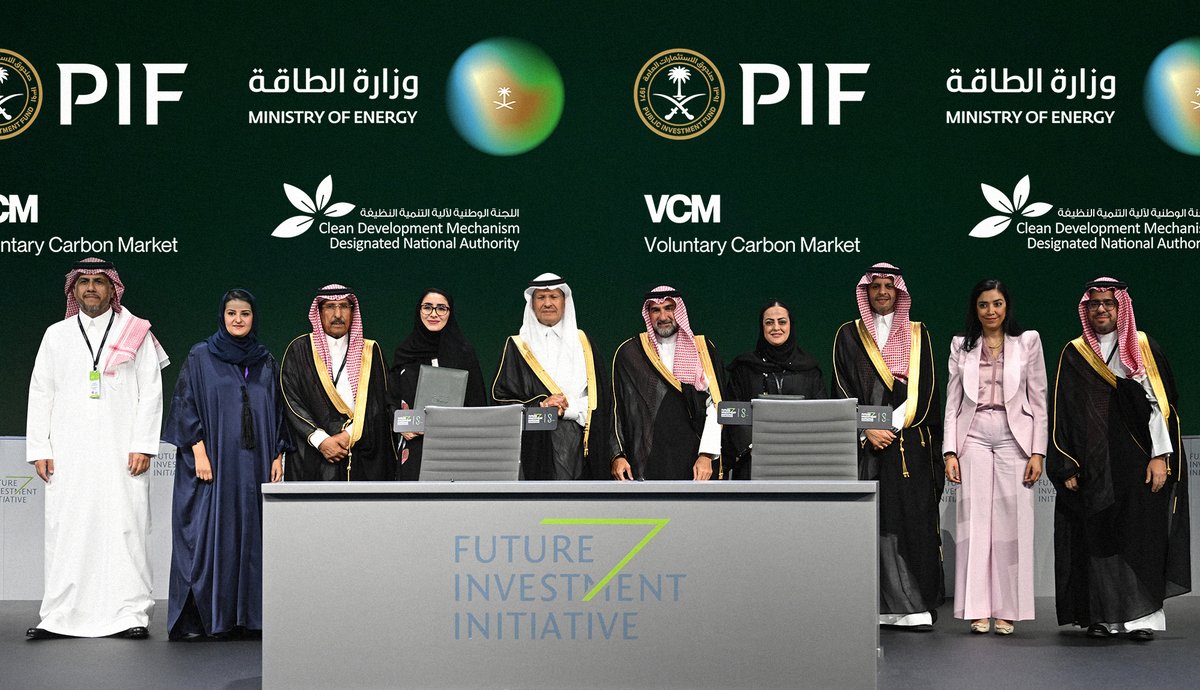 خلال النسخة الثامنة لمبادرة مستقبل الاستثمار، وقعت رانيا نشار، رئيس الإدارة العامة للالتزام والحوكمة في #صندوق_الاستثمارات_العامة ورئيس مجلس إدارة <a href="/vcm_ar/">VCM</a>، مذكرة تفاهم مع اللجنة الوطنية لآلية التنمية النظيفة، حيث ستسهم هذه الخطوة في تعزيز الجهود العالمية للتصدي لتغير المناخ.