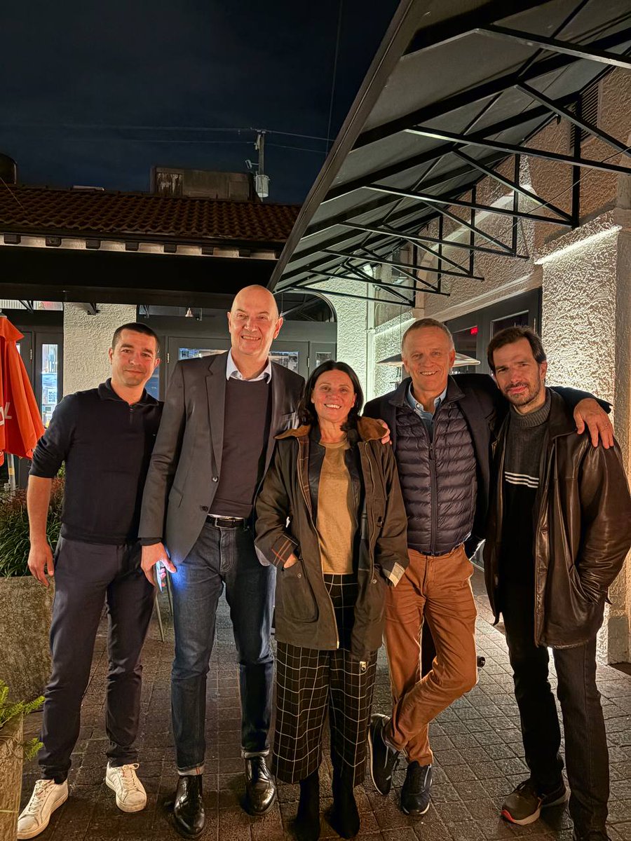 AlexKimEU_FR_CA's tweet photo. Un grand merci à @RolandLescure d'avoir pris le temps d'échanger avec la communauté française de #Vancouver. Des discussions enrichissantes qui nous ont permis de mieux comprendre les enjeux internationaux à venir. #Diplomatie #CommunautéFrançaise https://t.co/x6rCqHD7oG