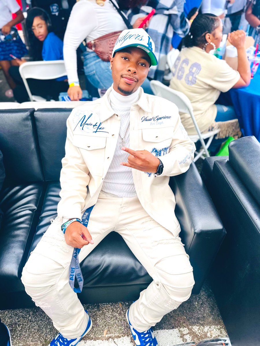 JayWil380's tweet photo. HOCO 24’ mini dump 💙🐯
#uofm #universityofmemphis #phibetasigma #pbs1914 https://t.co/PCFeNAk52b