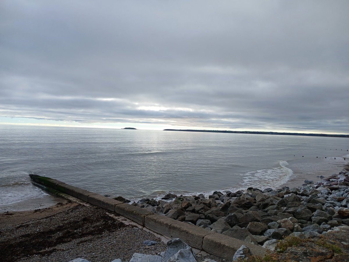 Stunning day for a run...even though I REALLY didn't want to go after the bank holiday weekend..🥵
Sweating gin..
#youghal 
#capelisland 
#beachlife