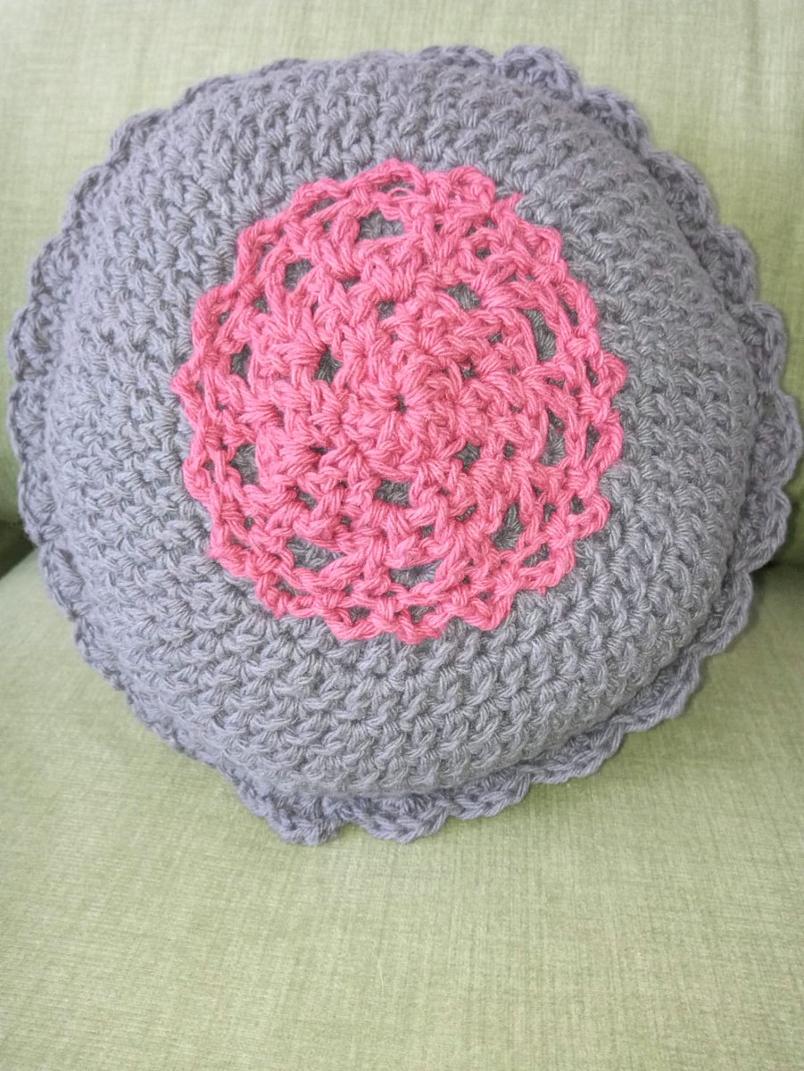 annadegirona1's tweet photo. Tècnica: ganxet, crochet - Coixí de 16 cm de diàmetre, fet amb fil de cotó - artesanal - producció pròpia - entrega personal a Girona - o tramesa a domicili per correu certificat i pagament avançat transferència

12 €

eglobalshops@gmail.com

#ganxet #coixí #encàrrecs https://t.co/RWCPpISPrh