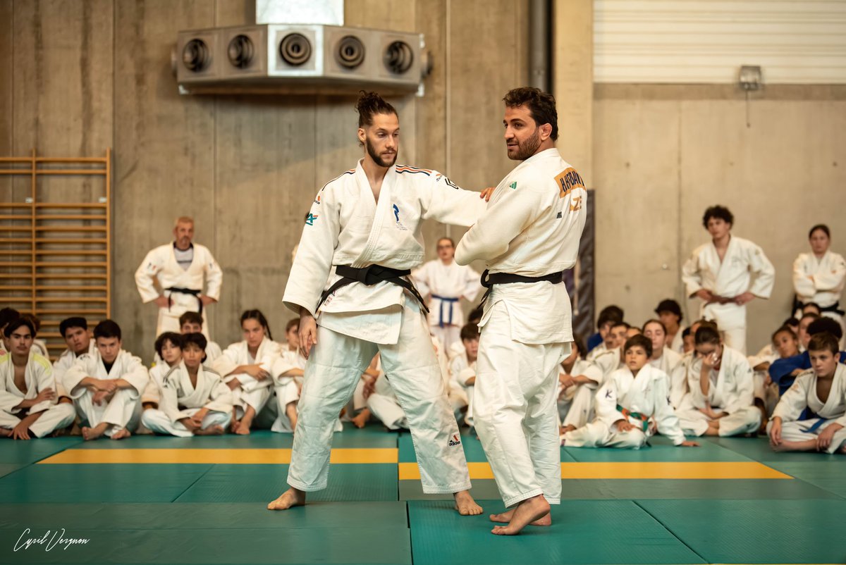 LAbdullayevaMFA's tweet photo. Çempionumuzdan Fransada #masterclass 🥋.

Le club drômois crée l’événement avec la venue d’un champion d’Europe, du monde et olympique 2024…l’Azerbaïdjanais Hidayat Heydarov 🇦🇿!

@Judo @adidas 

🔗 https://t.co/9ekAZhyv9b https://t.co/L1inyRyNXj