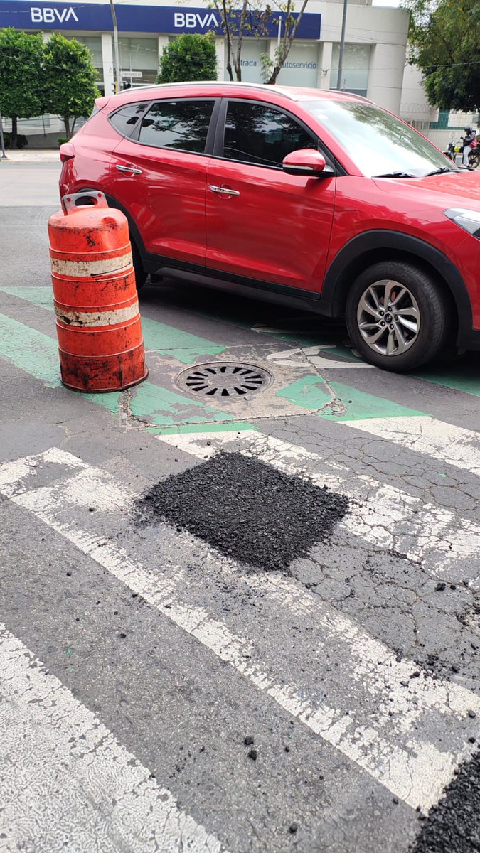SOBSECDMX's tweet photo. El programa #Bachetón⛏️ sigue avanzando con el fin de mejorar las vialidades de toda la Ciudad de México✨. Por ello, cuadrillas de la #SOBSE🦺👷🏼‍♀️ repararon dos baches ubicados 📍Av. de los Insurgentes, esquina Vito Alessio Robles, col. Guadalupe Inn, alcaldía Álvaro Obregón. https://t.co/uDGvLghayb