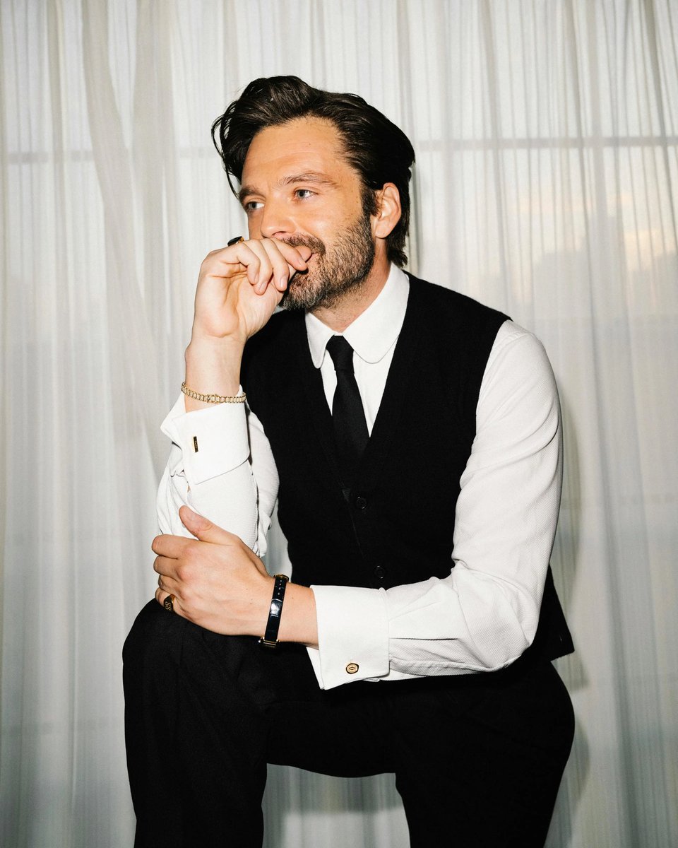 buckysstan's tweet photo. STOP THIS MADNESS SEBASTIAN STAN I'M BEGGING YOU https://t.co/5Xdlqq5kYx
