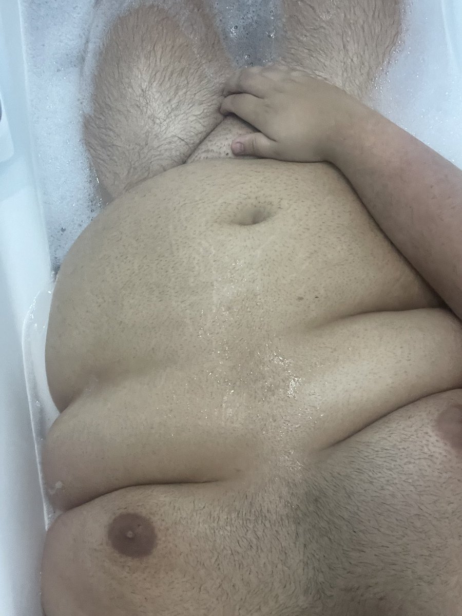 chubbyyy92's tweet photo. Alguien se viene a la ducha ? https://t.co/2iyWz5MHlj