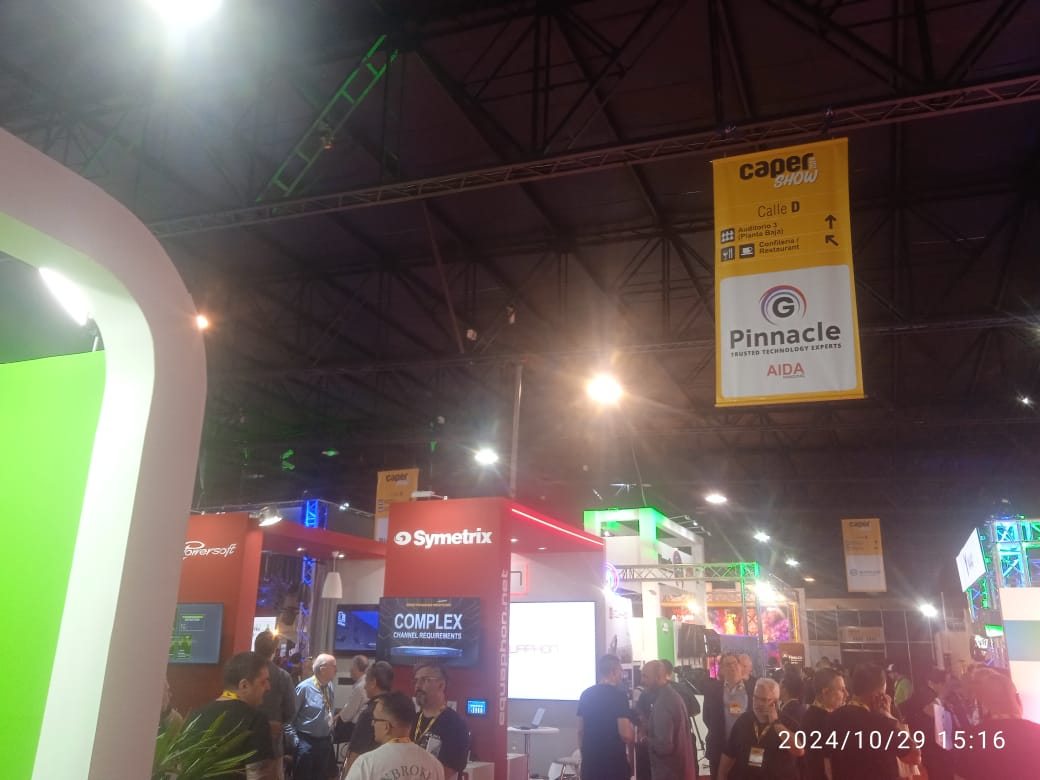 🔊[RECIÉN] CAPER Show 2024: 

Sergio Romero (UNTREF):

Masividad de contenido audiovisual sintético: 

"Debemos ir hacia un mix entre mayor responsabilidad del público y algún tipo de regulación estatal para que no eclipse al contenido creado por humanos"

#Capershow2024