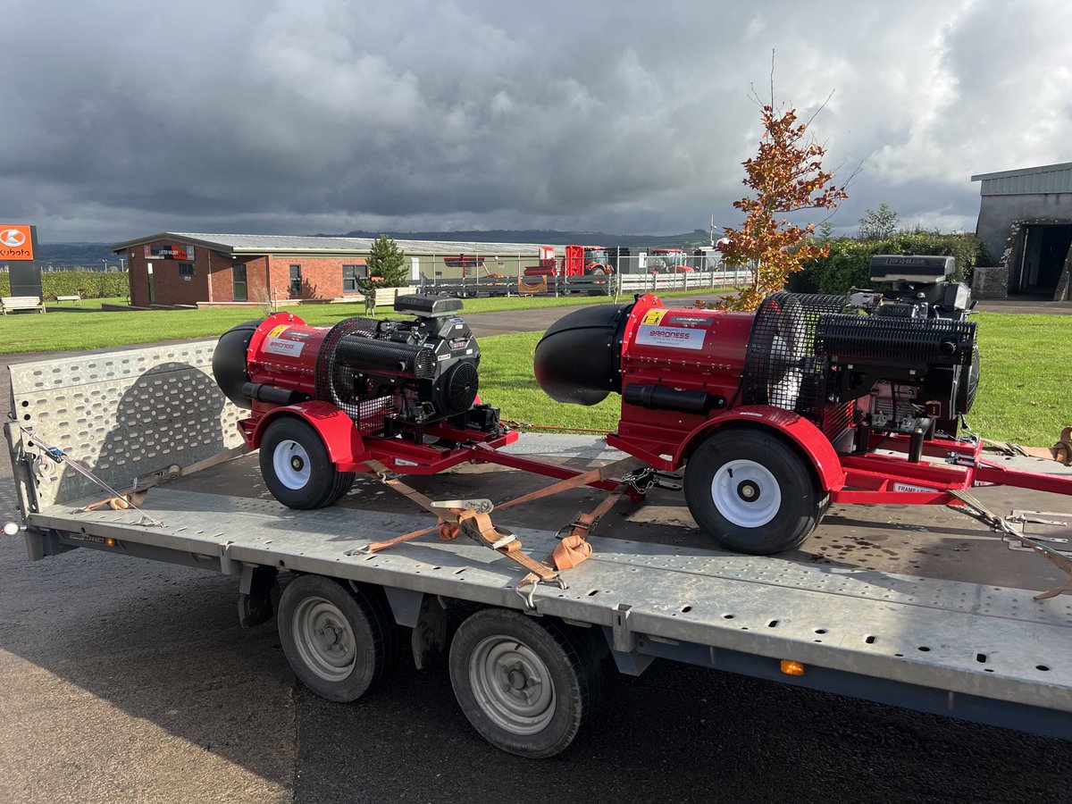 PaulWat40618405's tweet image. Leaves are falling, the ⁦@baronessuk⁩ TB270 blowers are in stock and ready to help you clean up.