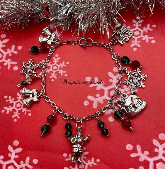 PamelaBaker67's tweet photo. https://t.co/LJtCDOduGr @MagdaleneJewels #ChristmasSterlingSilverChristmasBracelet #ChristmasCharms #BMECountdown https://t.co/SaItOLgT1i