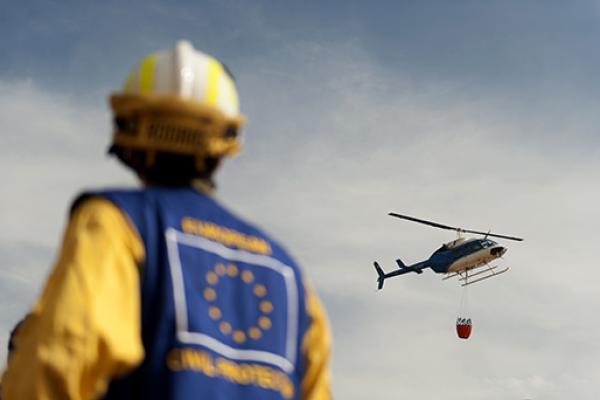 JanezLenarcic's tweet photo. 🚨 In solidarity with #Greece, #Serbia is deploying a firefighting helicopter through the #EUCivilProtectionMechanism to help combat the #wildfire in Paggaio, Kavala. 

We are closely monitoring the situation and stand ready to provide further support to 🇬🇷 authorities if needed. https://t.co/sE8Udu7TD7