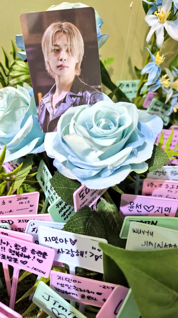 uyangs804's tweet photo. 오늘 출근전 한번더 보고온 지민이
지민아 사랑해>♡<
담엔 안늦으께혀😂😂(@ayucherokee) https://t.co/u9PVz6OrSq