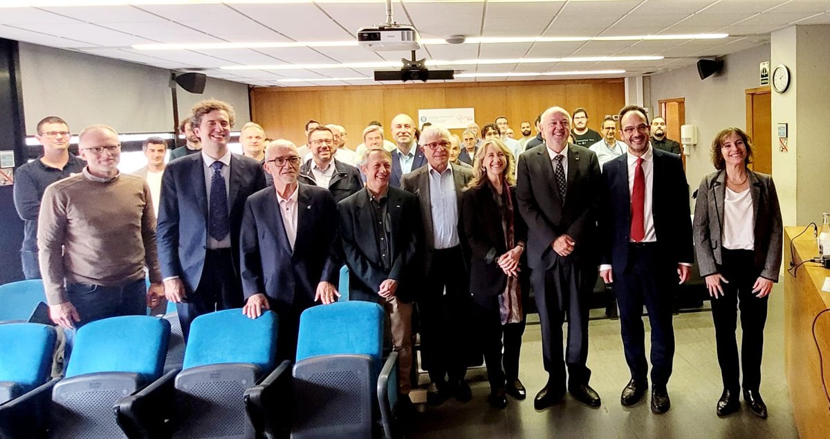 la_UPC's tweet photo. ✅ Presentem la Cátedra CHIP per formar i captar talent i transformar la indústria de #xips i #semiconductors.
A la @UPCTelecos i amb el suport del @mintradigital, el @bsc_cns i l'@ICFOnians i 13 empreses líders en tecnologia i microelectrònica.
➡️ https://t.co/nDU9XhuMWs https://t.co/oIcavYKGF2