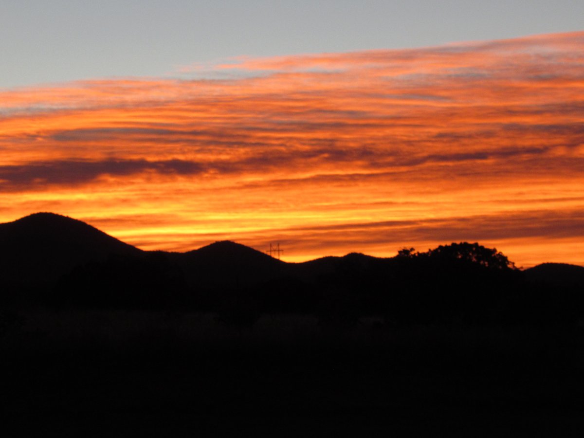 sfpl's tweet image. Another amazing morning in #SantaFeNM!  ❤️