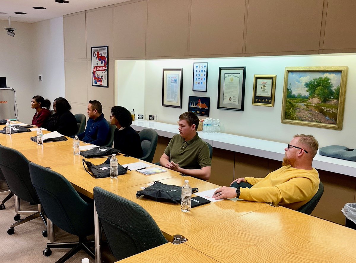 IUSB_Leighton's tweet photo. 8 IU South Bend Judd Leighton School of Business students visited @1stSourceBank HQ as part of the "Business, Behind the  Scenes" program. They heard from a wide variety of office representatives, learned about internships/jobs and got to network with alumni who work at the bank. https://t.co/cz0nldGW2a
