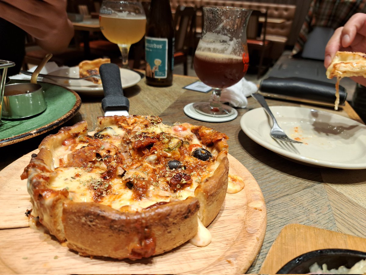 KOMICU007's tweet photo. 🥗🍟🍕3切れ食べて
お腹パンパンになってしまった。
胃袋が小さくなったなぁ~と思ったら
食事行く前に
つまみ食いしてたことを思い出す🐖
#afterevent
#今もなお腹パンじゃ https://t.co/QouPpXO2kY