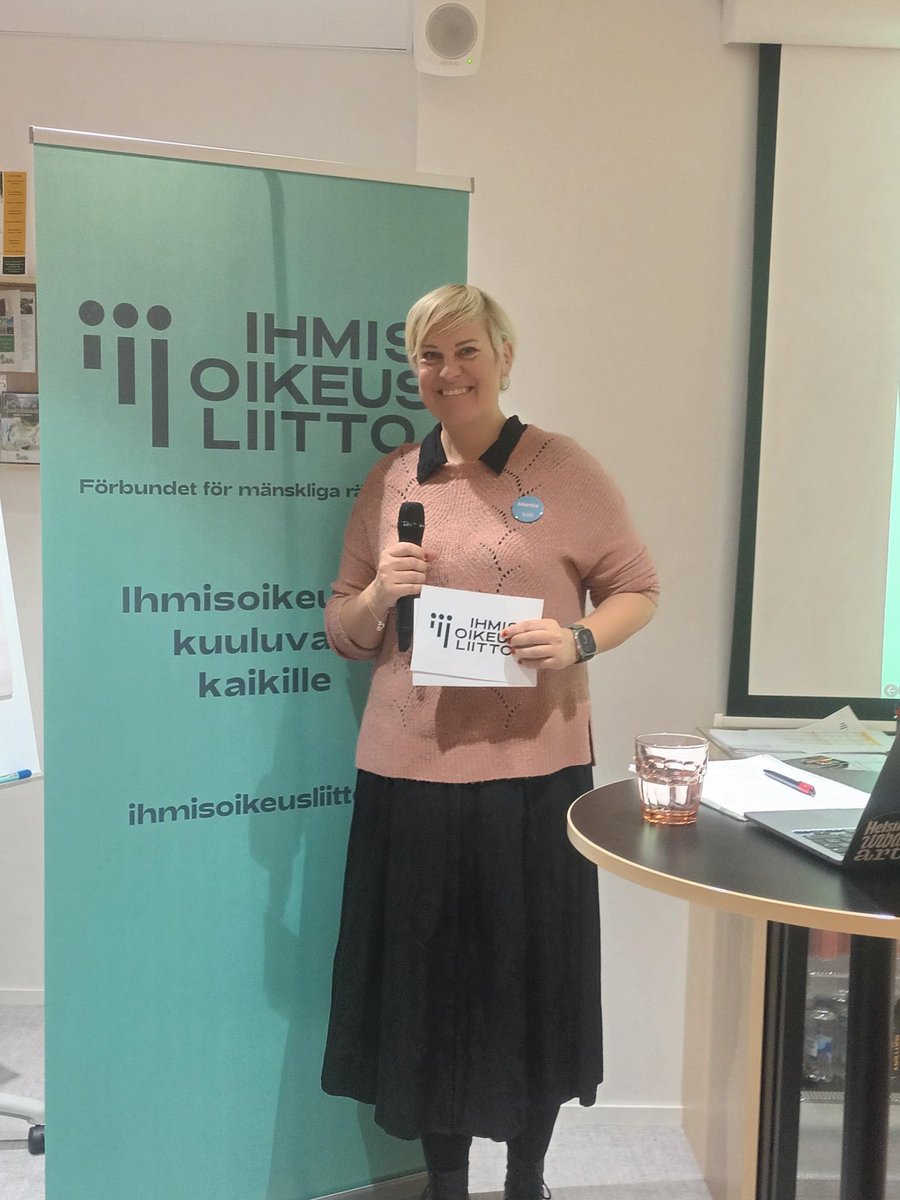 Tänään oli viimeinen työpäiväni <a href="/ihmisoikeus/">Ihmisoikeusliitto</a> ssa! Kiitos ihanille työkavereille viime vuosista ❤️! Perjantaina kohti uutta: aloitan <a href="/oajry/">OAJ</a> ssa koulutuspolitiikan juristina. Jihuu 💪🏼