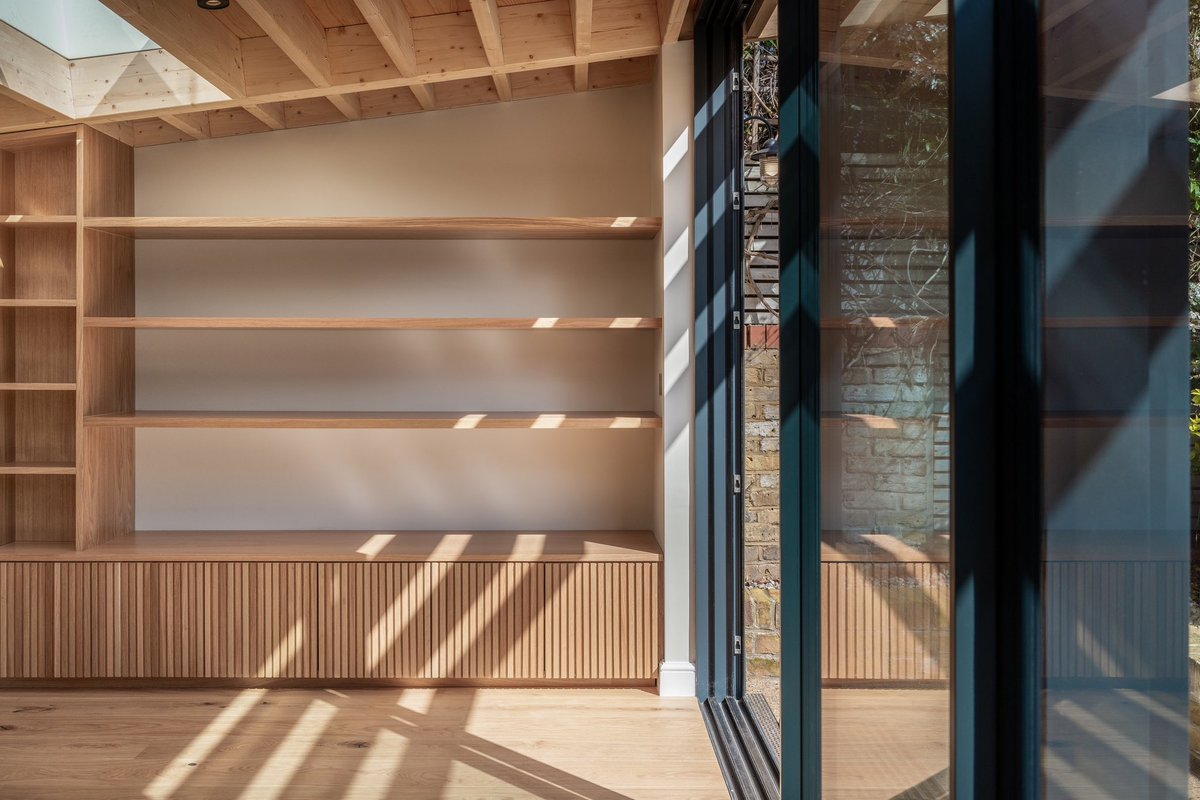 manuelofuentes's tweet image. The custom shelving unit, framed by precise vertical wood detailing, offers both functional storage and an artistic focal point

#bydobuild #dobuild #fineconstruction #CIOB #BIID #TheList #RIBA #ARB