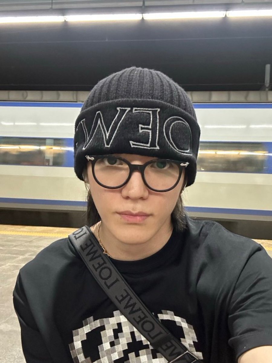 taeyomicrossing's tweet image. 📅 404 days ago Taeyong supported public transit by taking the train

#TAEYONG will be discharged from the military in 404 days