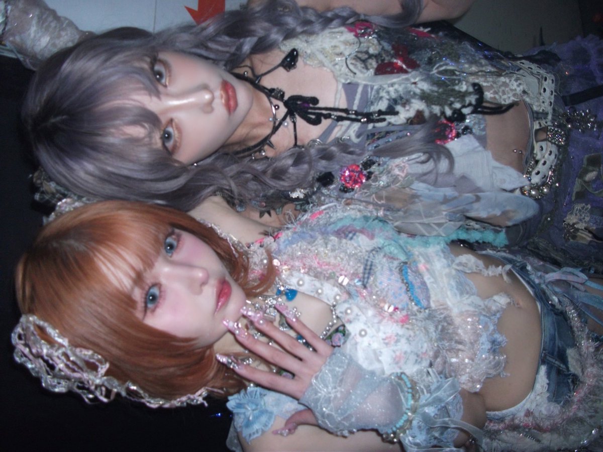 悪魔のキッス×fammfataleツーマンライブありがとうございました♥︎”
悪魔のキッス復活、夜露死苦卍♥︎”