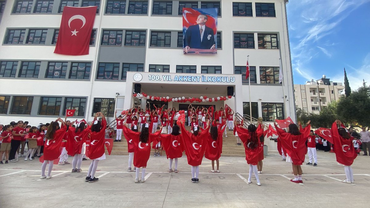 Akkent100's tweet photo. 29 Ekim Cumhuriyet Bayramı büyük bir coşkuyla kutlandı.Daha nice bayramlara🇹🇷🇹🇷🇹🇷 https://t.co/XI7F5p8Gjt