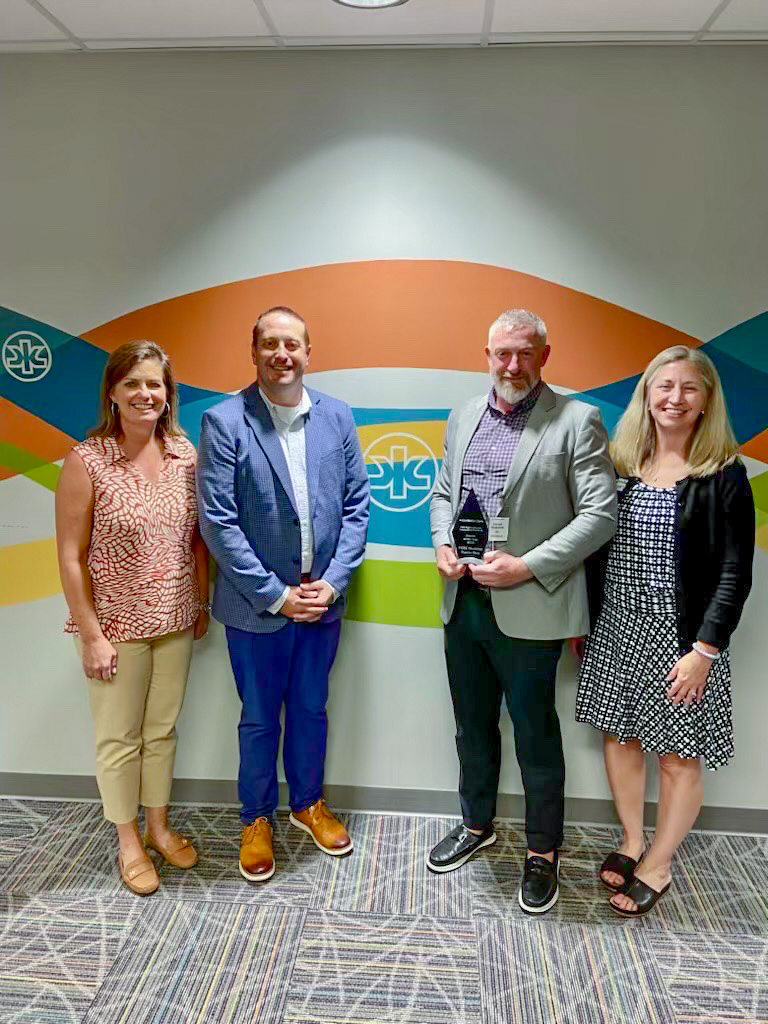 TOTE_Maritime's tweet photo. #TOTEPR was named 'Carrier of the Year' by Kimberly-Clark! The recognition was earned by our on-time performance, reliable delivery, and exceptional customer service. 

Thanks to Kimberly-Clark for trusting us with your business. It's an honor to serve #PuertoRico with you. https://t.co/5kUn7oYdrO