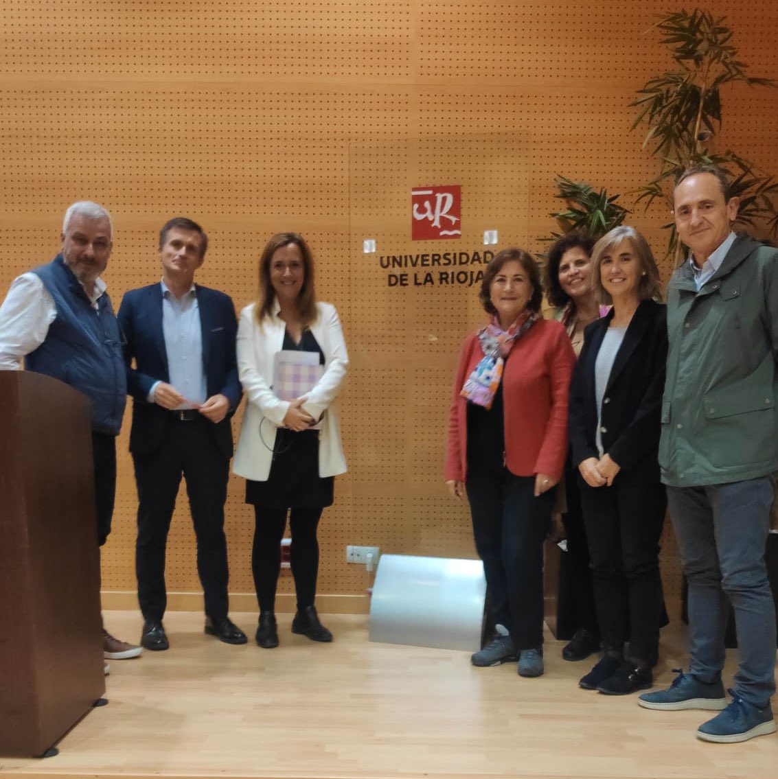 Ayer tuvimos la primera sesión en la que se abordó el tema de la educación la paz y el valor de construir puentes interculturales que lo hagan posible. <a href="/unirioja/">Universidad de La Rioja</a>