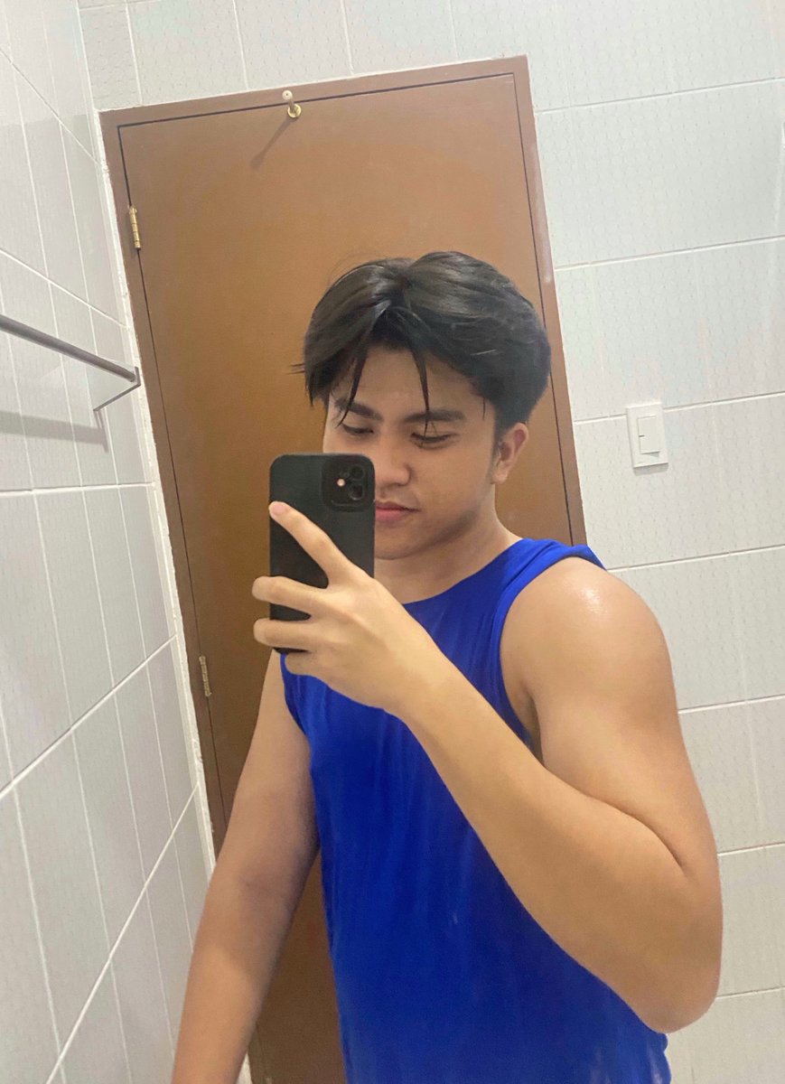 jimuelczm's tweet photo. mom said wag puro polo, magsleeveless naman na ako since bagay naman hehe (madeee my daaay 🥹🤚) https://t.co/tAeMdktpKK