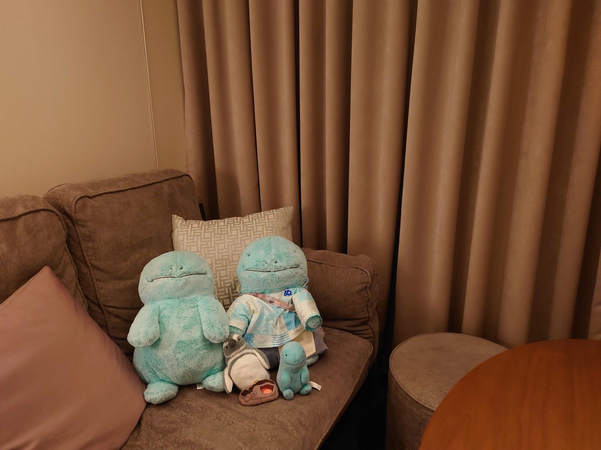 今日はお宿を移動して、雨のためぬぅたちはお留守番でした☔

ぬぅたちがお部屋で待っててくれて、部屋でくつろいでいるときにつねに視界に入ってくれる幸せ😭💞

特に母ぬは頑張って連れてきてくれたのですが、みんぬぁで旅行できて心から嬉しいですぬ☺️