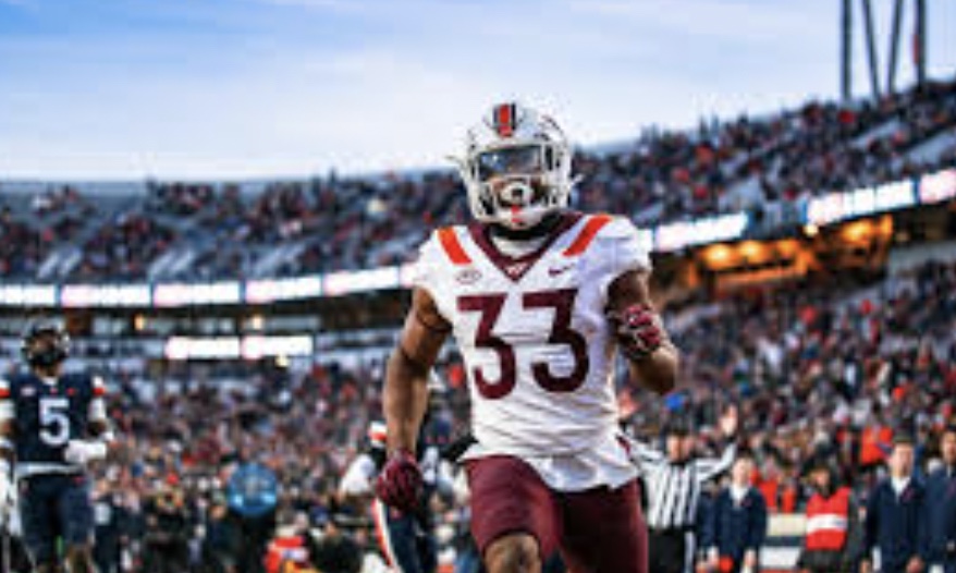 CFB_Depth's tweet image. DeptHITS for today is up. Get all caught up on a busy Monday of news on player availability, some coaching movement and our weekday #GameCards are posted at the site...
🔗cfbdepth.substack.com/p/cfb-depthits…