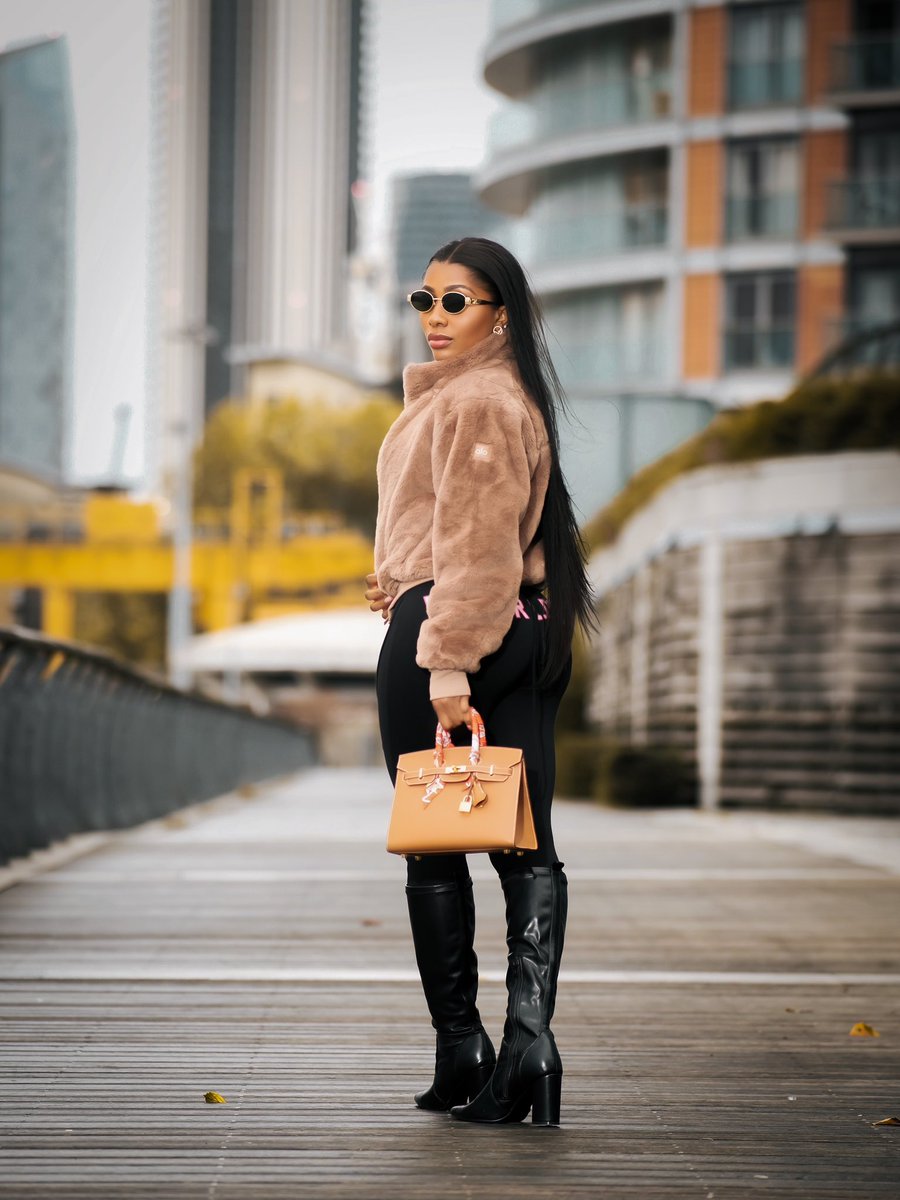 real_mercyeke's tweet image. Effortlessly blending into this city's elegance🍂🍁